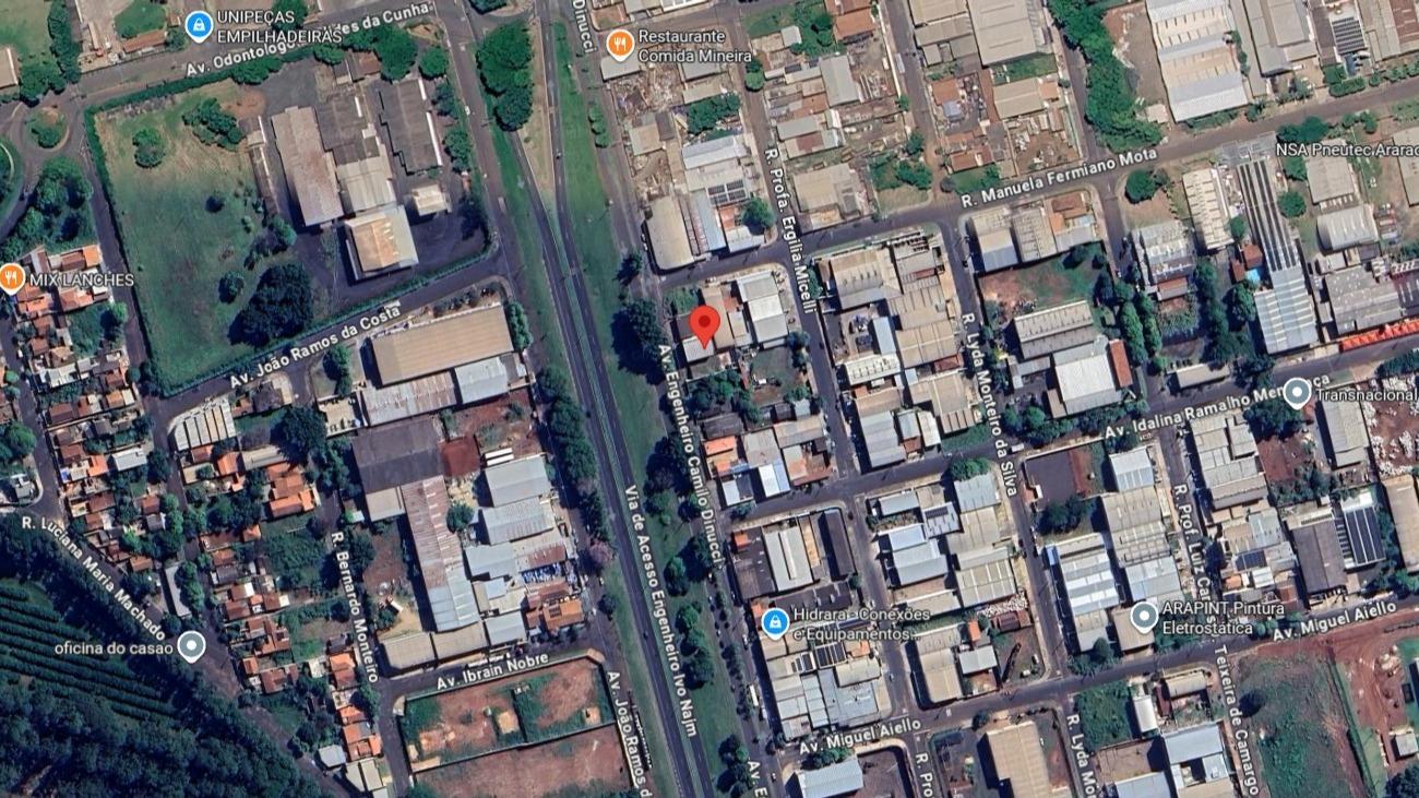 imóvel com 613,9 m² de terreno e 235,3 m² de área construída - Araraquara/SP