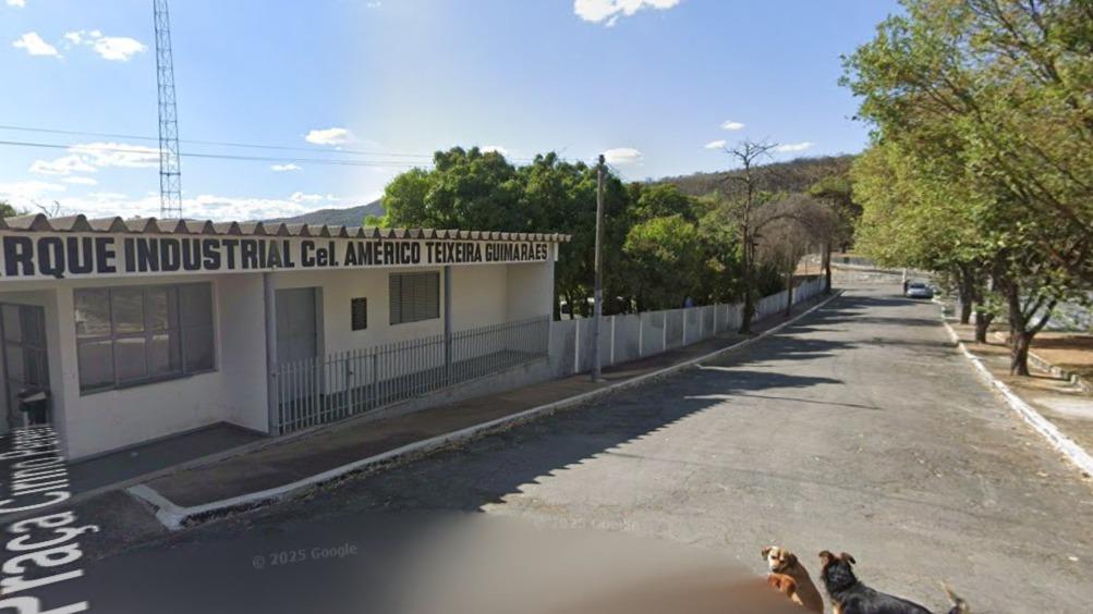 Prédio industrial com área total de 13.000 m², localizado no município de Cachoeira da Prata, Estado de Minas Gerais.