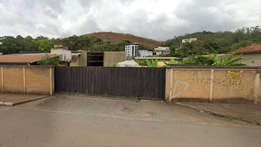 Lote com 360,00 M2 - Dividindo pela frente com a rua do Andrade, bairro Carneirinhos - João Monlevade/MG