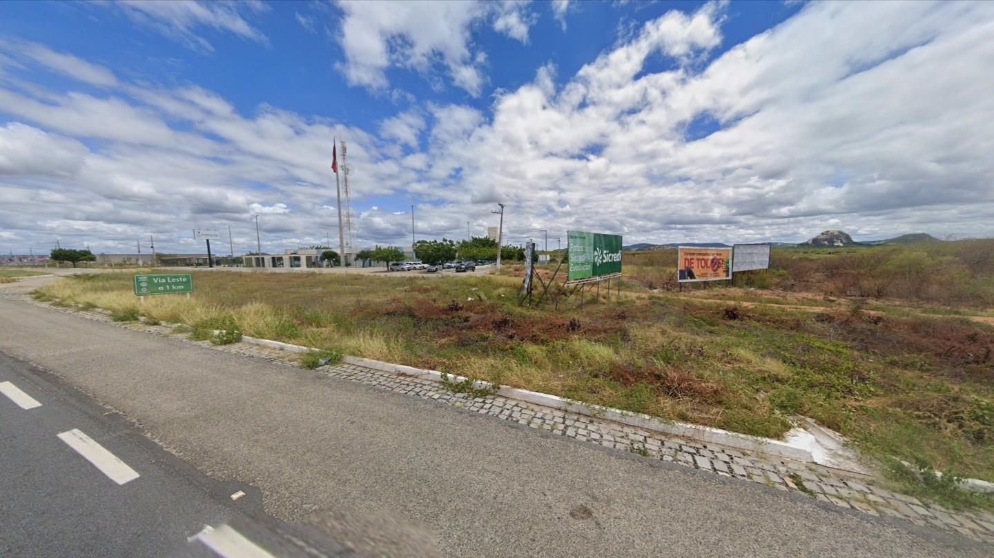Área denominada Pilões com 10.000m² na BR 230 na saída para Campina Grande em Patos