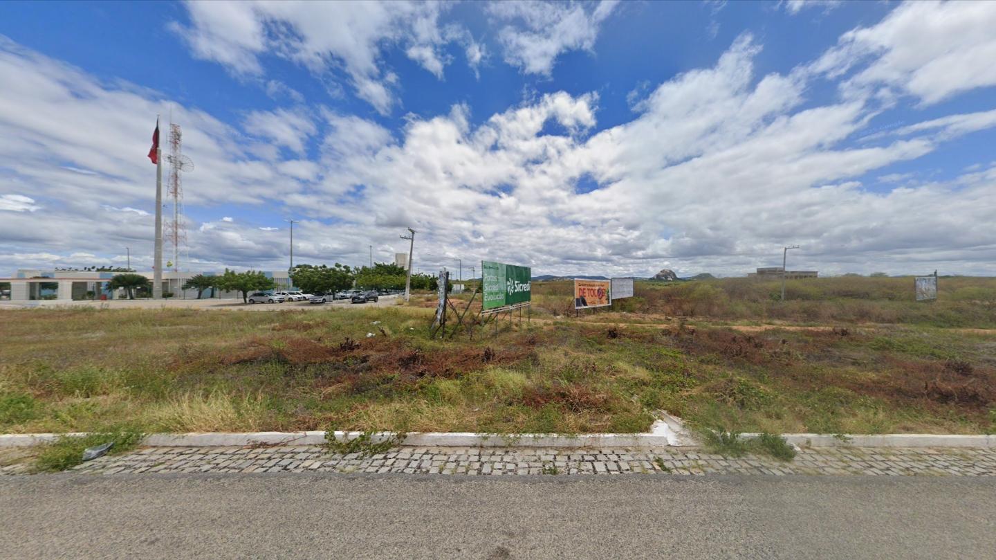 Área denominada Pilões com 10.000m² na BR 230 na saída para Campina Grande em Patos