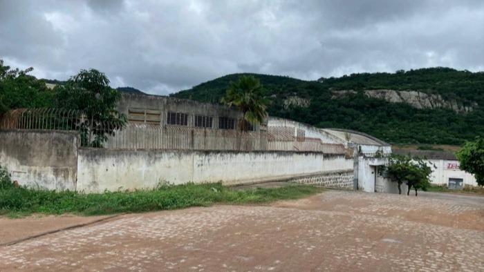 Prédio Comercial – Área do Terreno: 1.600 m² – Pitanga, Pesqueira/PE.